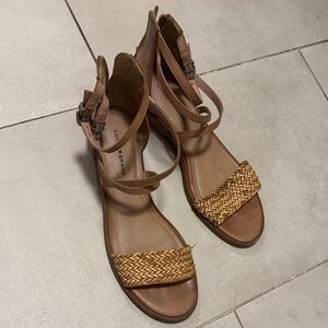 Lucky Brand Woven leather Strap Sandals in Tan and Brown